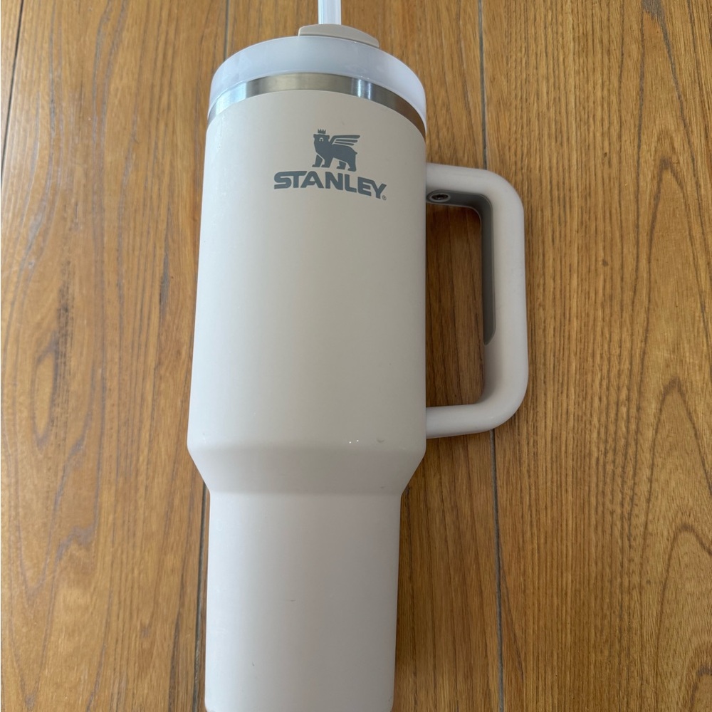 Stanley Beige Tumbler with Handle